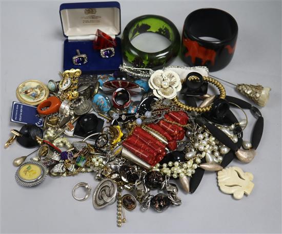 A group of costume jewellery